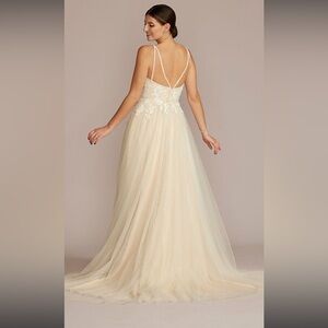 Cocomelodu Womens champagne tule size 4 lace back Organza Gown floor length NWT